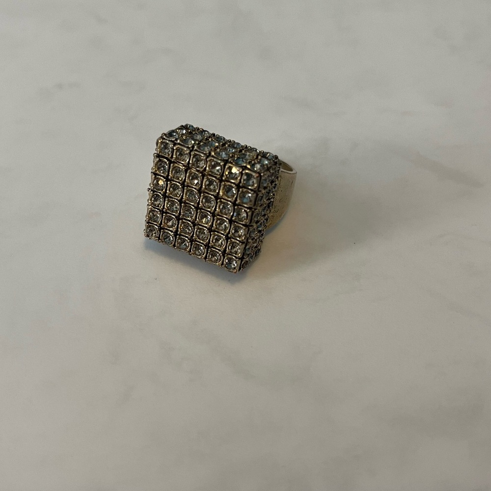 STATEMENT Square Sparkly Ring